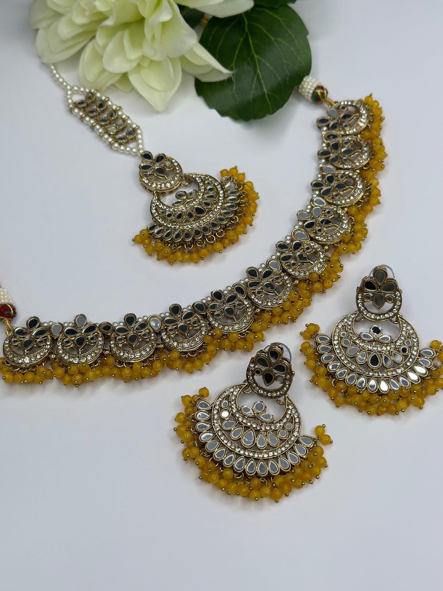 Mirror necklace in yellow