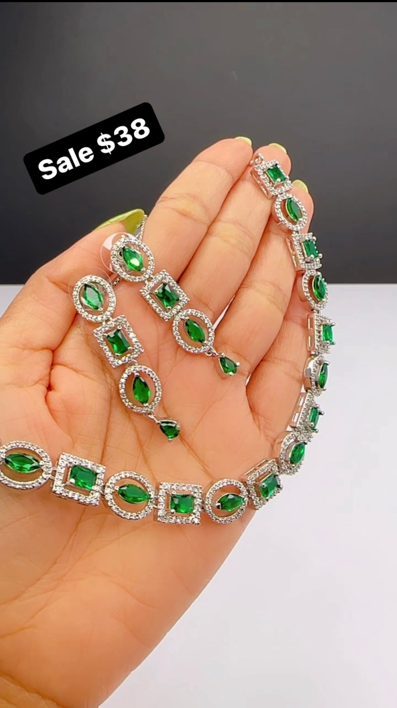 Necklace in American diamonds