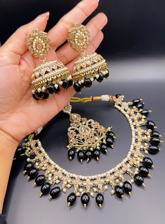 Black necklace set