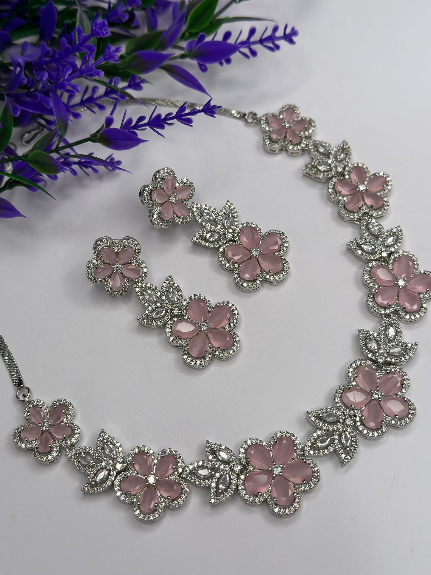 Necklace in pink