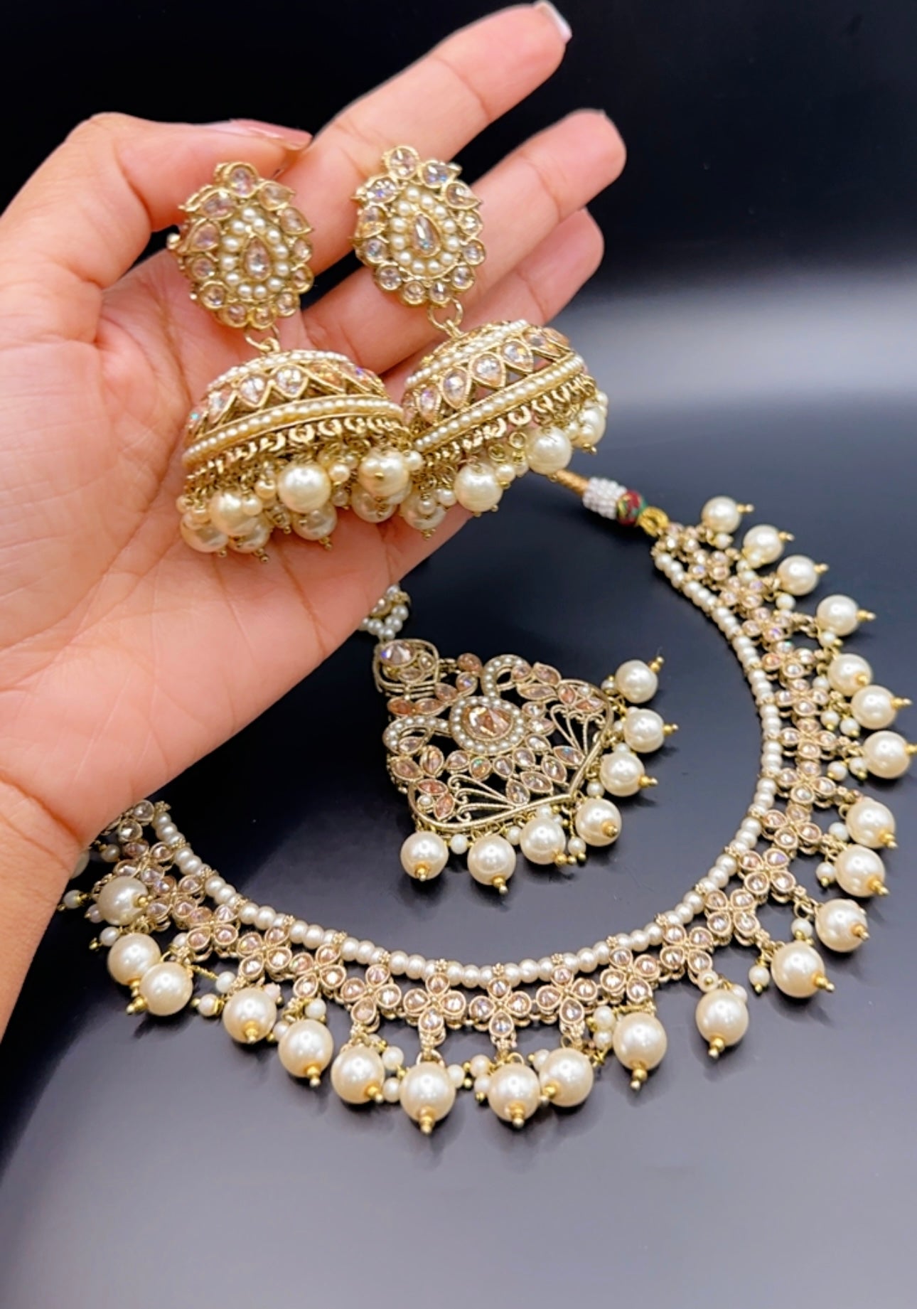 Golden white necklace set