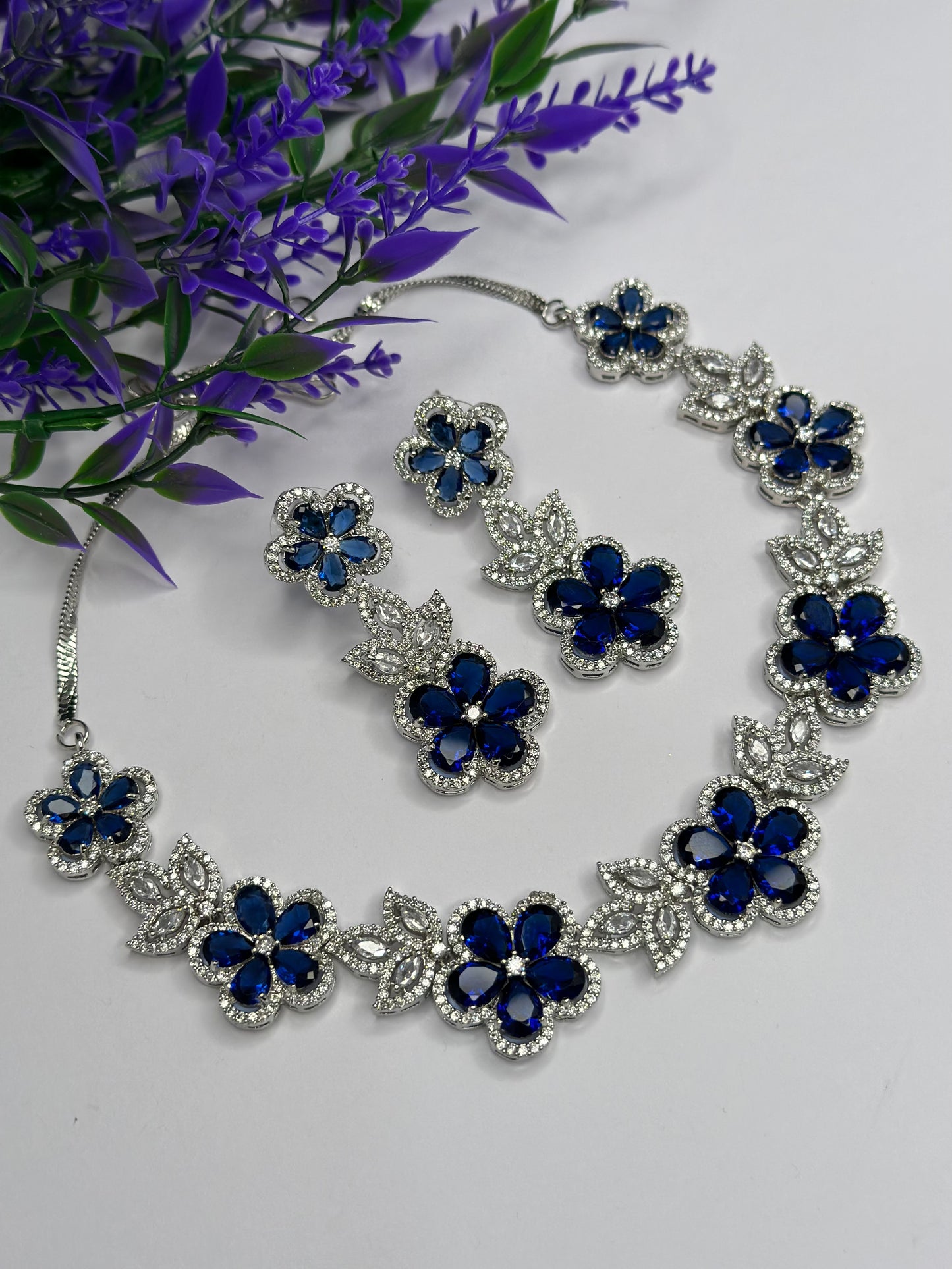 Necklace in blue