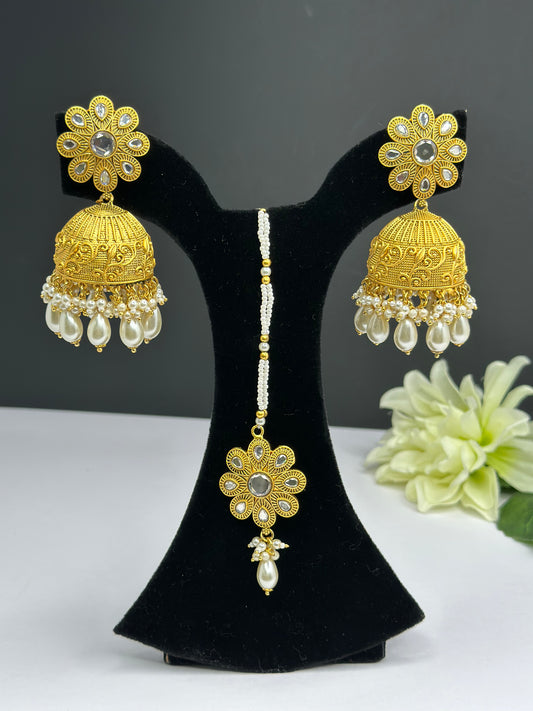 Jhumki tikka in white