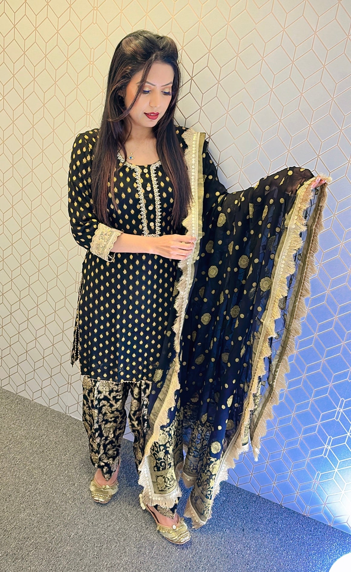 Beautiful suit in georgette