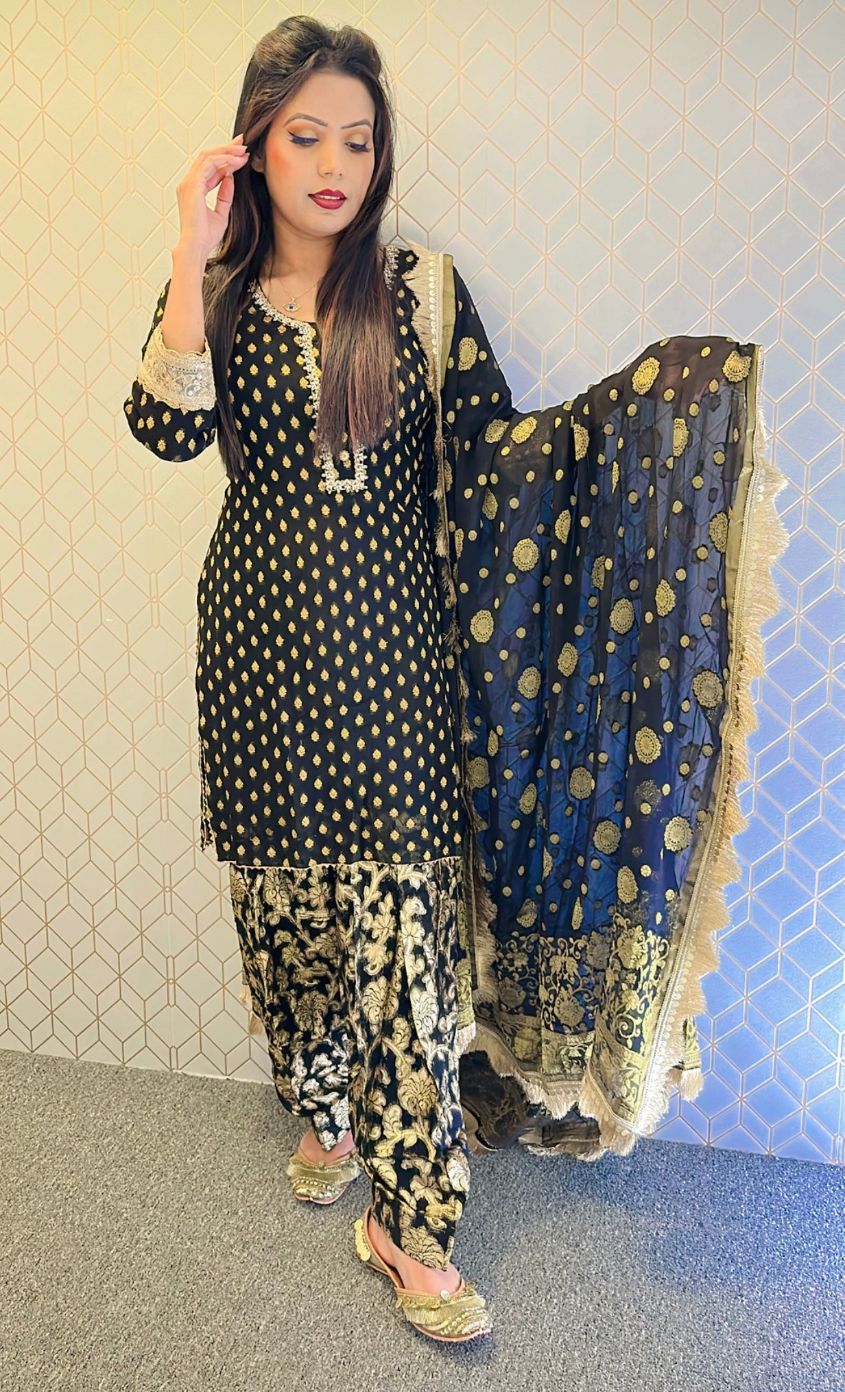 Beautiful suit in georgette