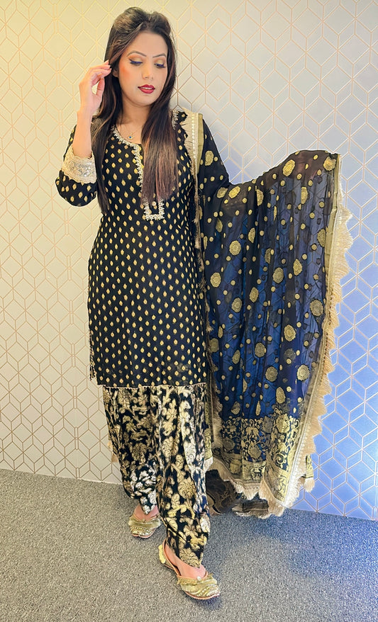 Beautiful suit in georgette