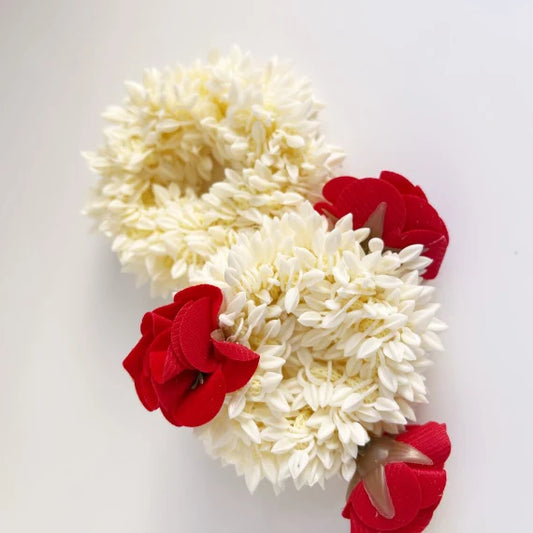 Gajra with roses