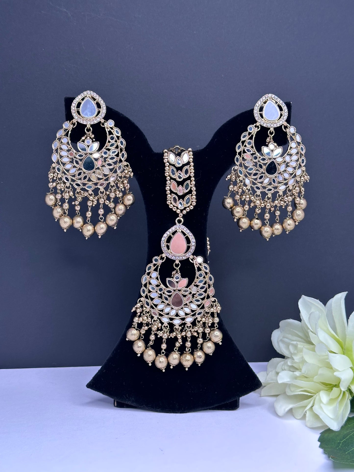 Mirror tikka set in golden