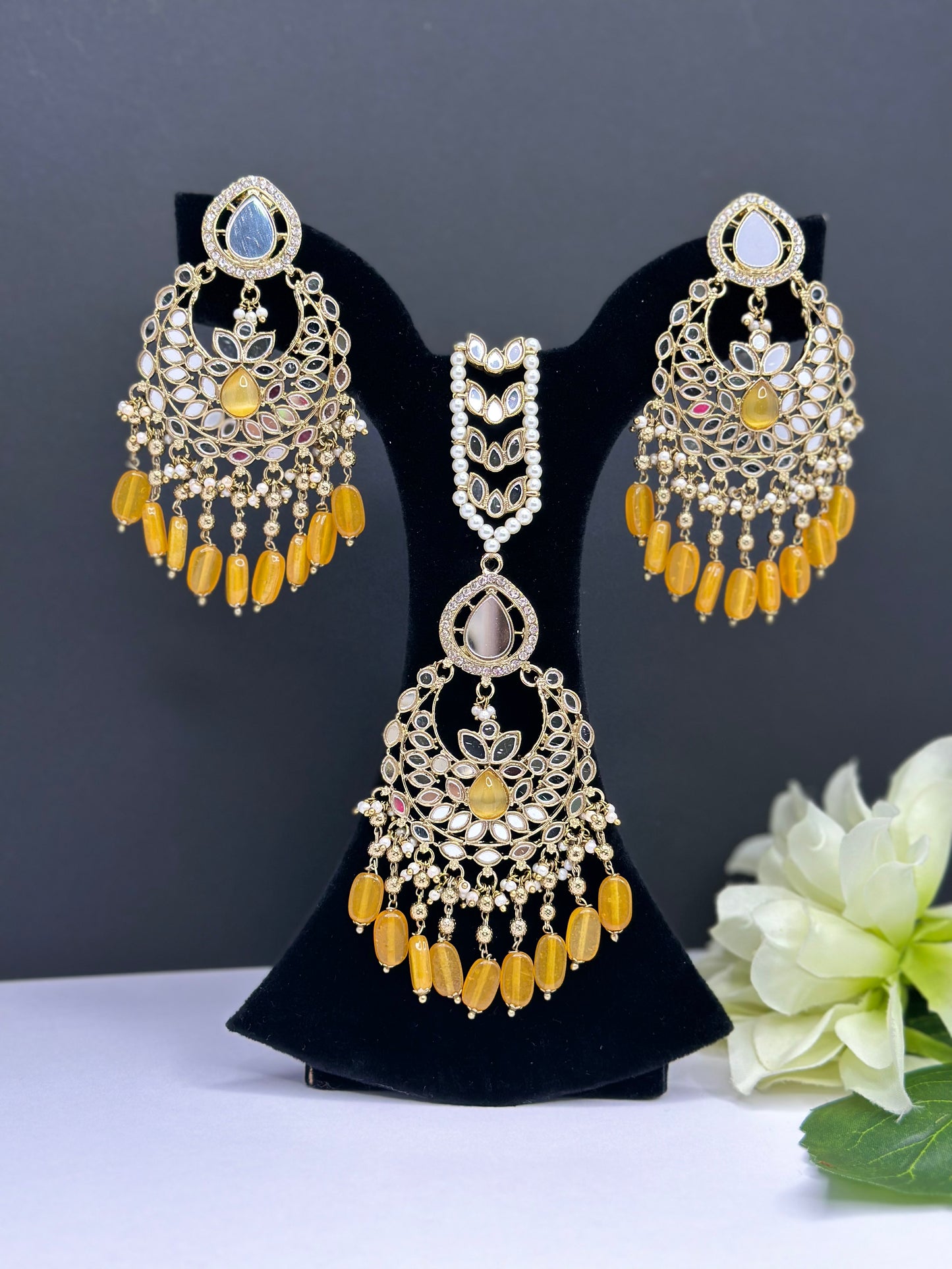 Mirror tikka set in yellow