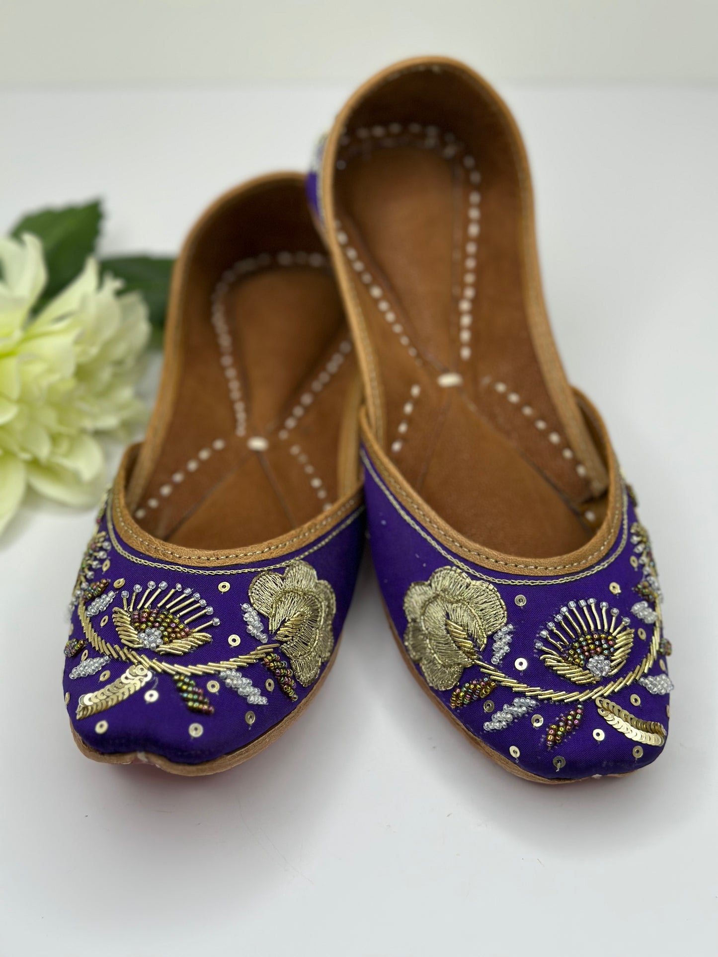 Purple Punjabi jutti