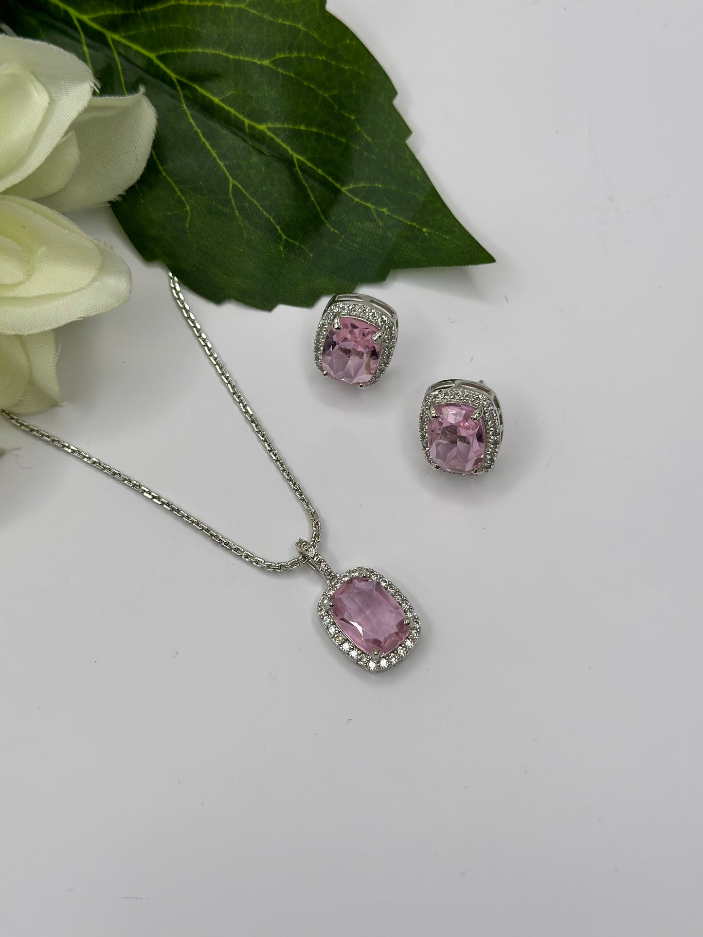 American diamond pendant set