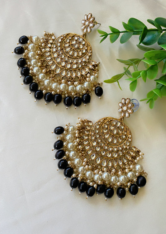 Kundan earrings in black