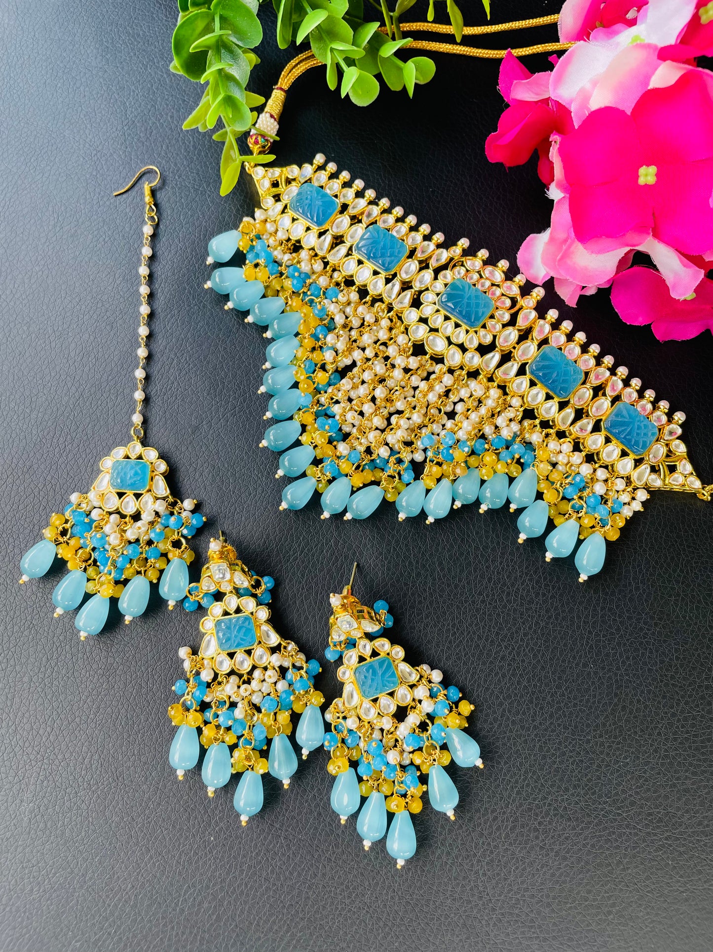 Statement neck piece with earrings and tikka