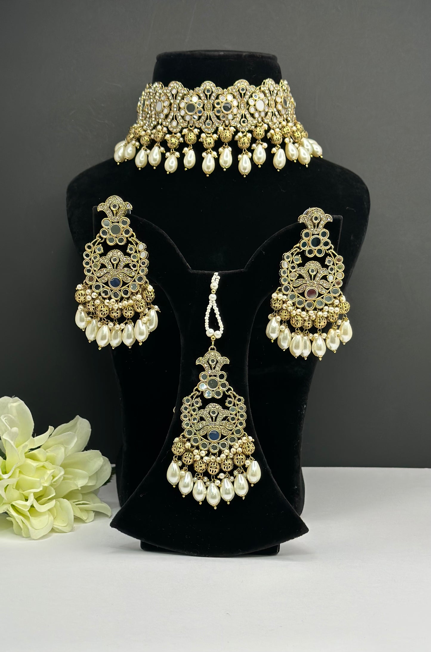 Mirror choker set golden white