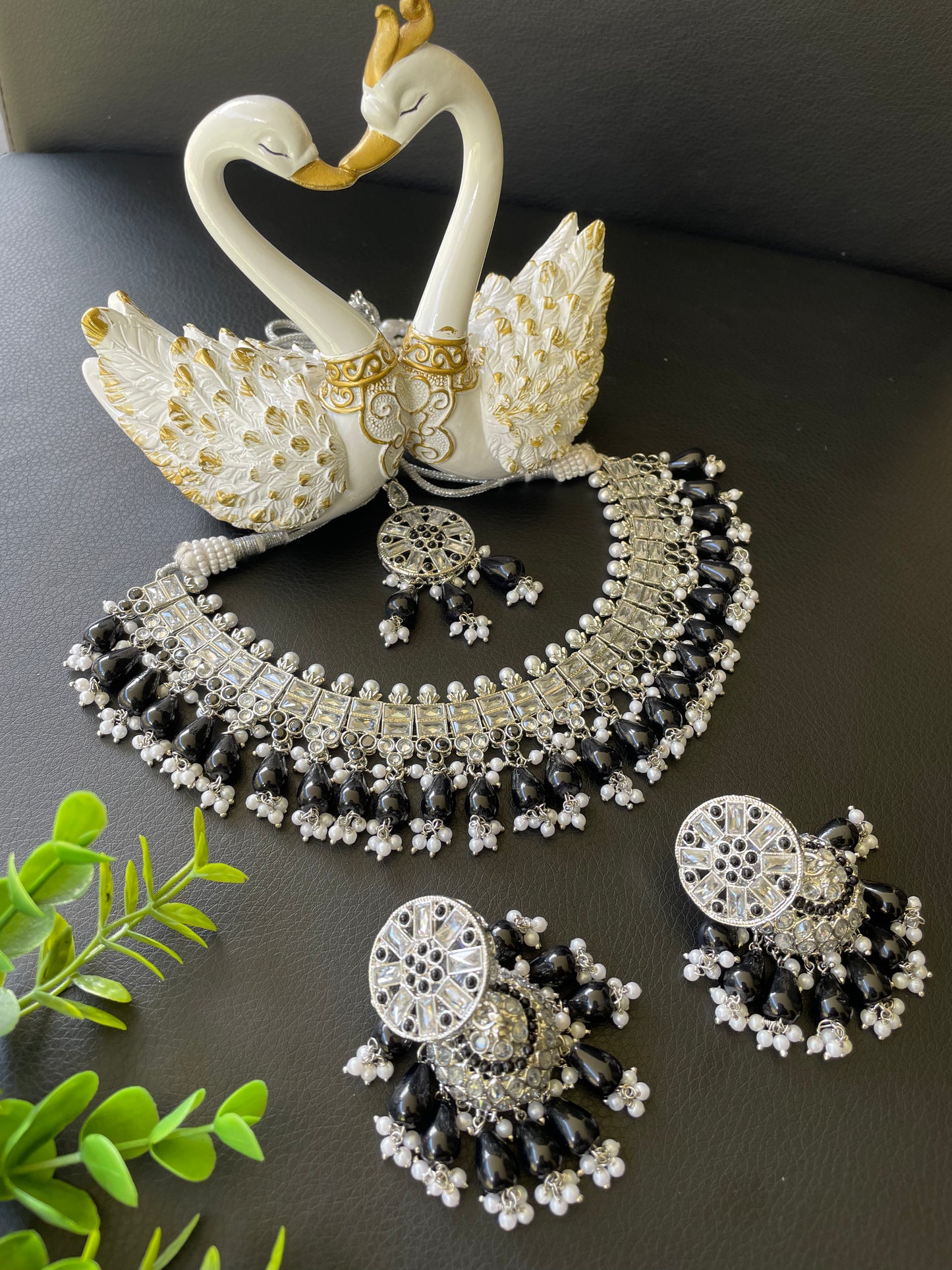 Polki set in black