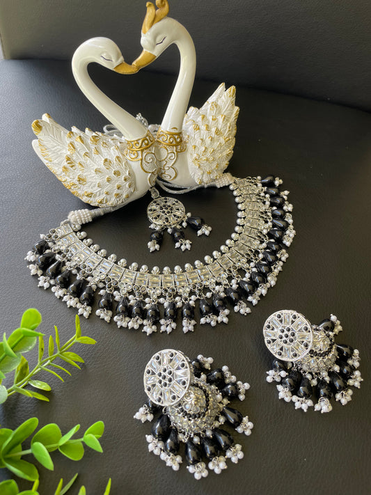 Polki set in black