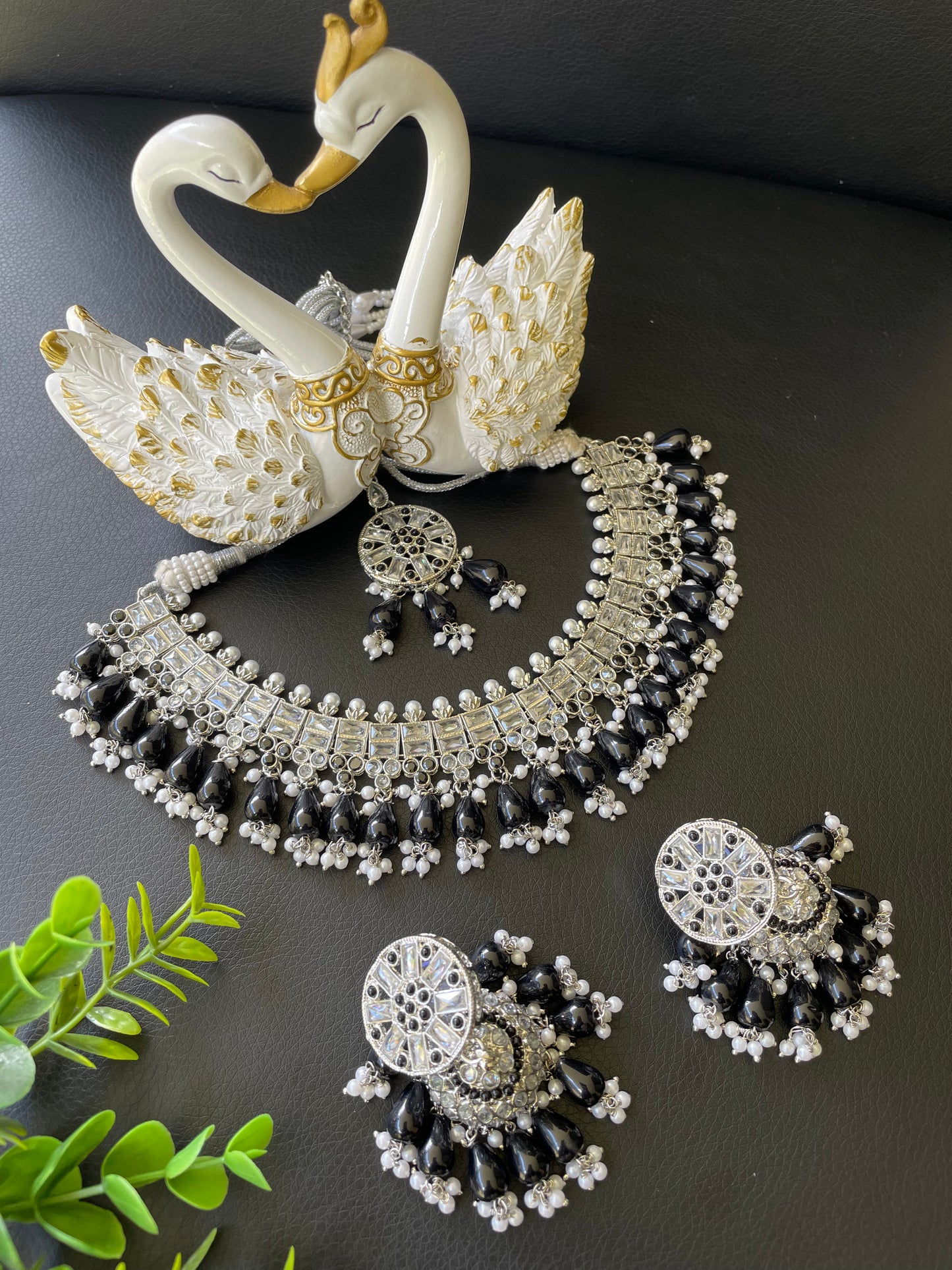 Polki set in black