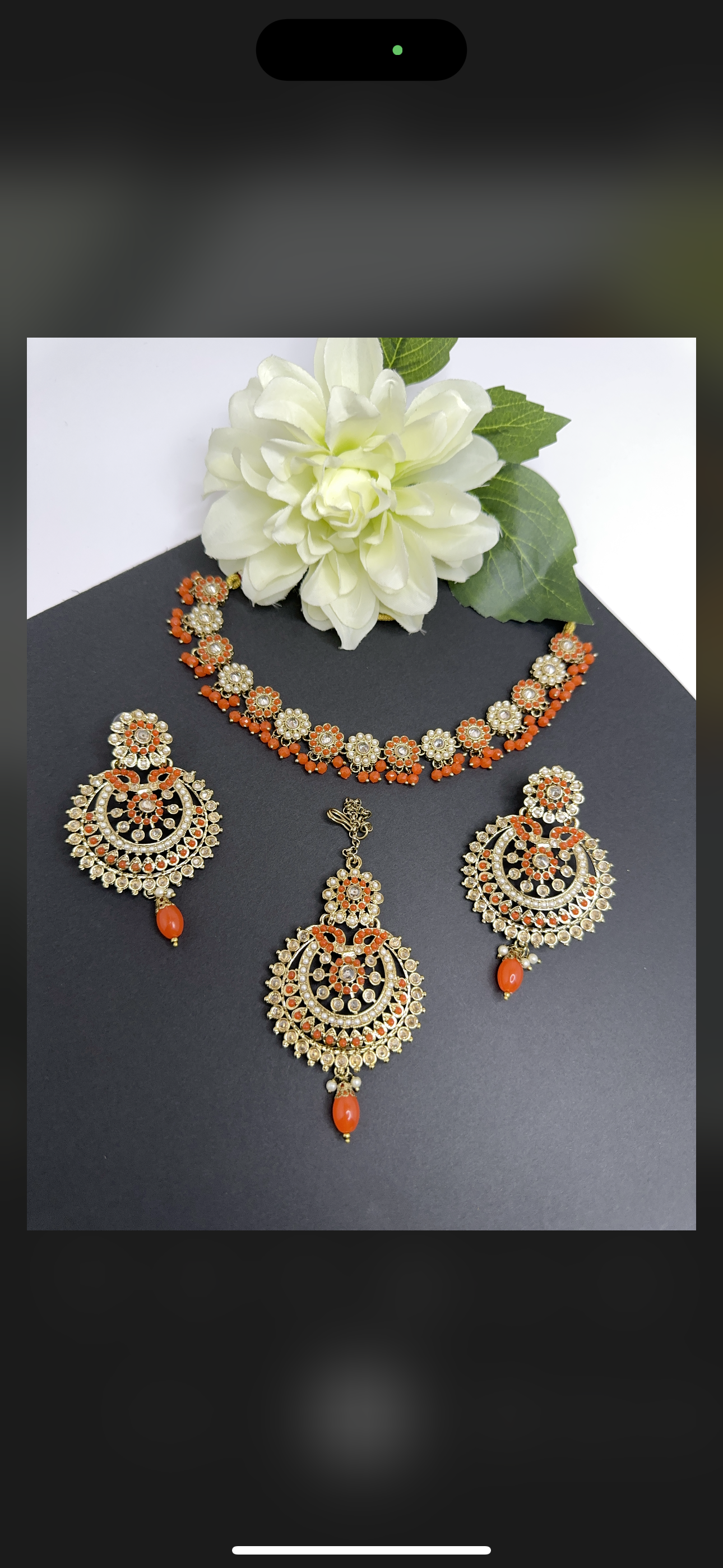 Necklace set in orange