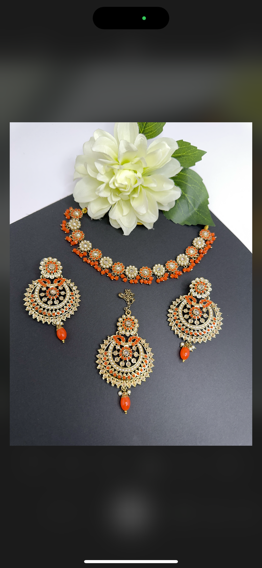 Necklace set in orange